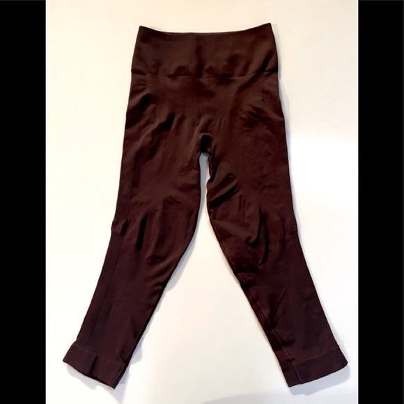 lululemon athletica Pants - Gorgeous Lululemon Zone In Crop Bordeaux Drama